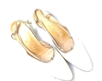 Handmade white pebble leather 60s low heel heels shoes pumps size 7.5 mod gold trim