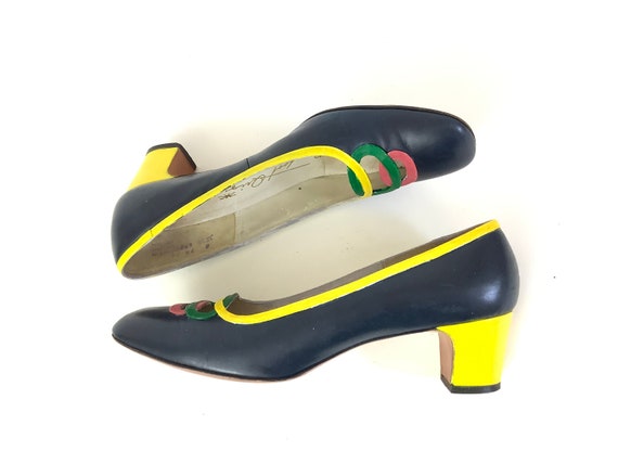 Size 7.5 Pumps Go Go Mod vintage shoes yellow nav… - image 7