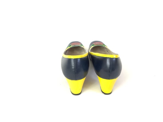 Size 7.5 Pumps Go Go Mod vintage shoes yellow nav… - image 8