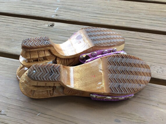 Size 7 Mules Purple Crochet retro sandals wood so… - image 6