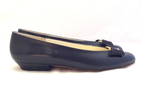 Vintage flat new old stock navy leather bow pumps