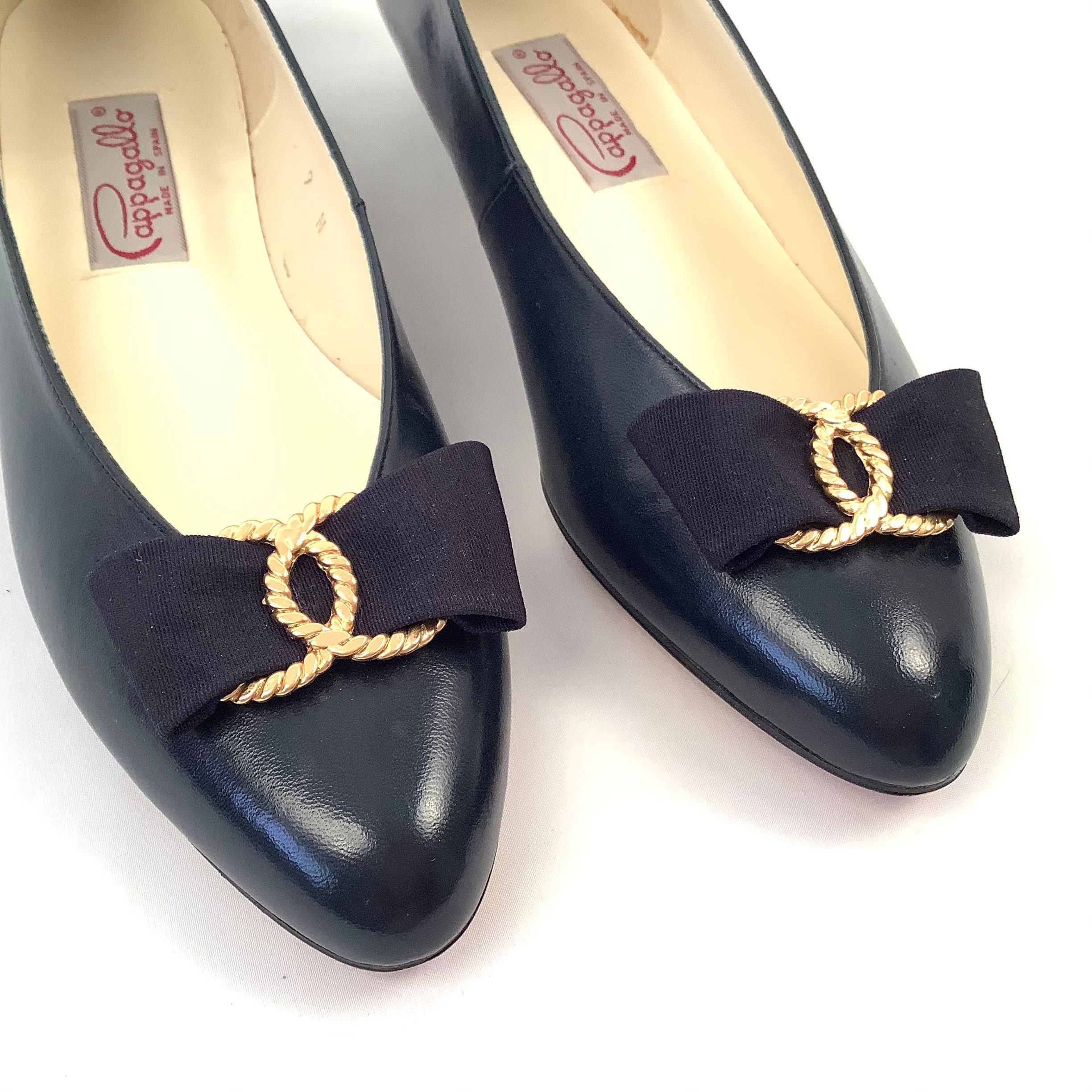 navy pumps size 8.5