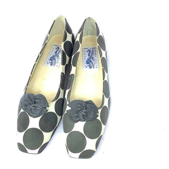 Chanel Beige Black Camellia Ballet Flats For Sale at 1stDibs