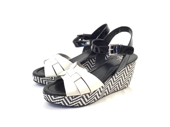 Size 7.5 Platform sandals woven leather black and… - image 5