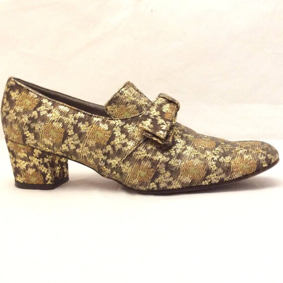 Bonwit Teller mod tapestry block chunky heel metal