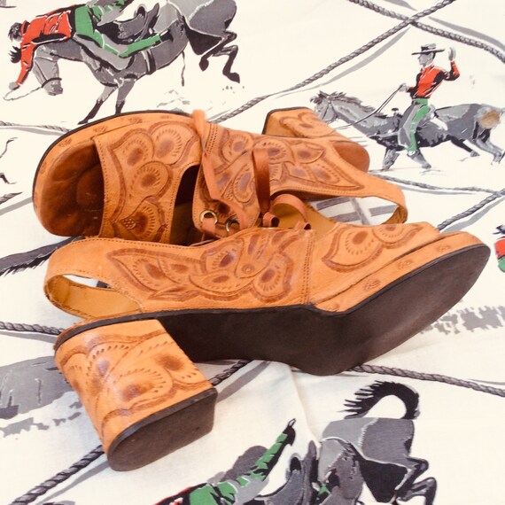 Vintage 30s 40s tooled Mexico sandals chunky block