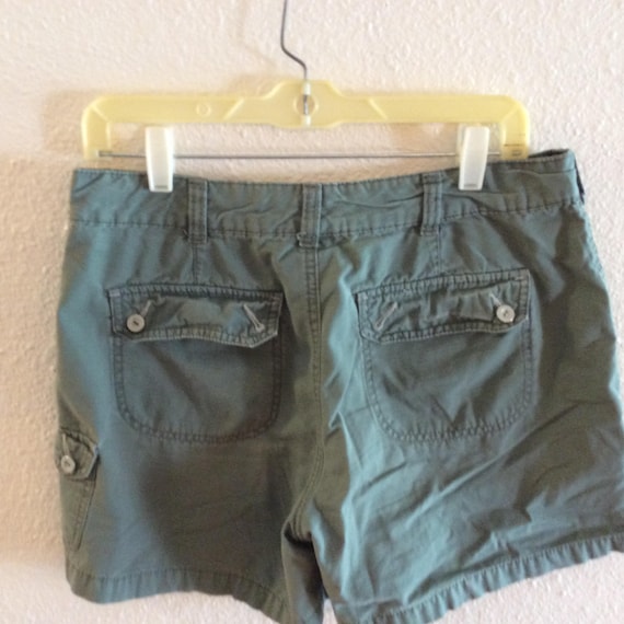 Vintage Gloria Vanderbilt Army green cotton shorts - image 2