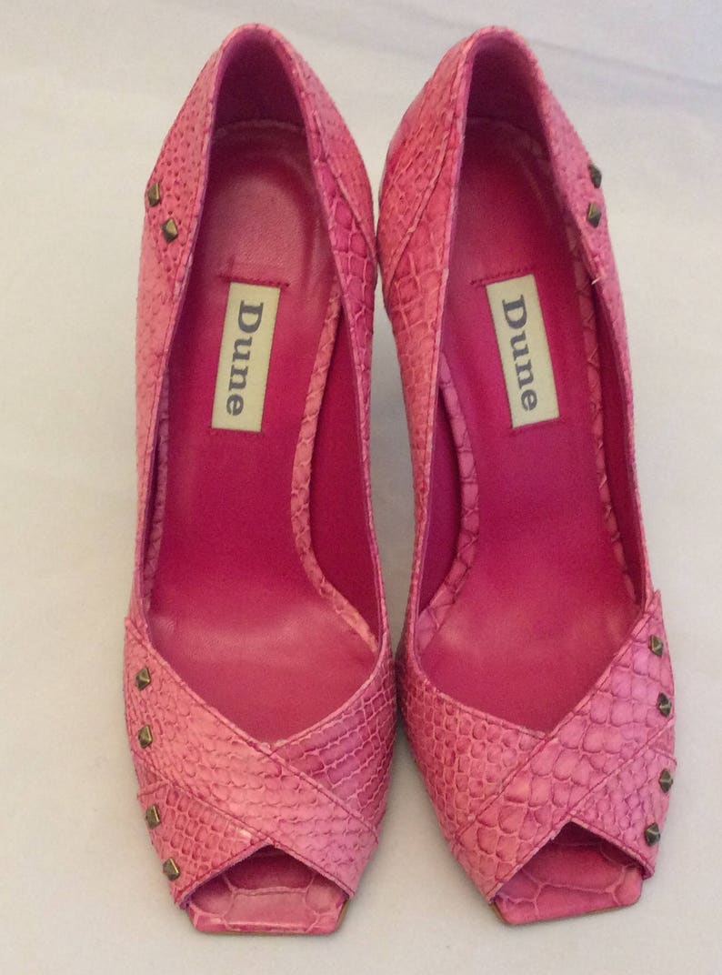 hot pink wide width shoes