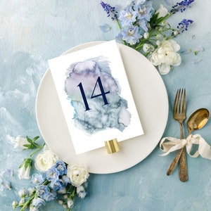 Números de mesa em aquarela azul, números de mesa em azul-marinho e céu, decoração de casamento, números em azul-poeira, números de mesa em azul-escuro de 1 a 50 Download instantâneo