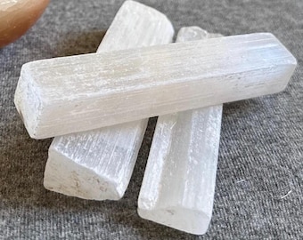 Selenite Satin Spar Log: Aura Cleansing Crystal (10cm)