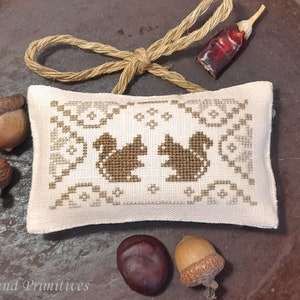 COMPLIMENTARY PDF DIGITAL Cross stitch autumn pattern, Samplers and Primitives, thanksgiving free pattern download, squirrel stitch fall