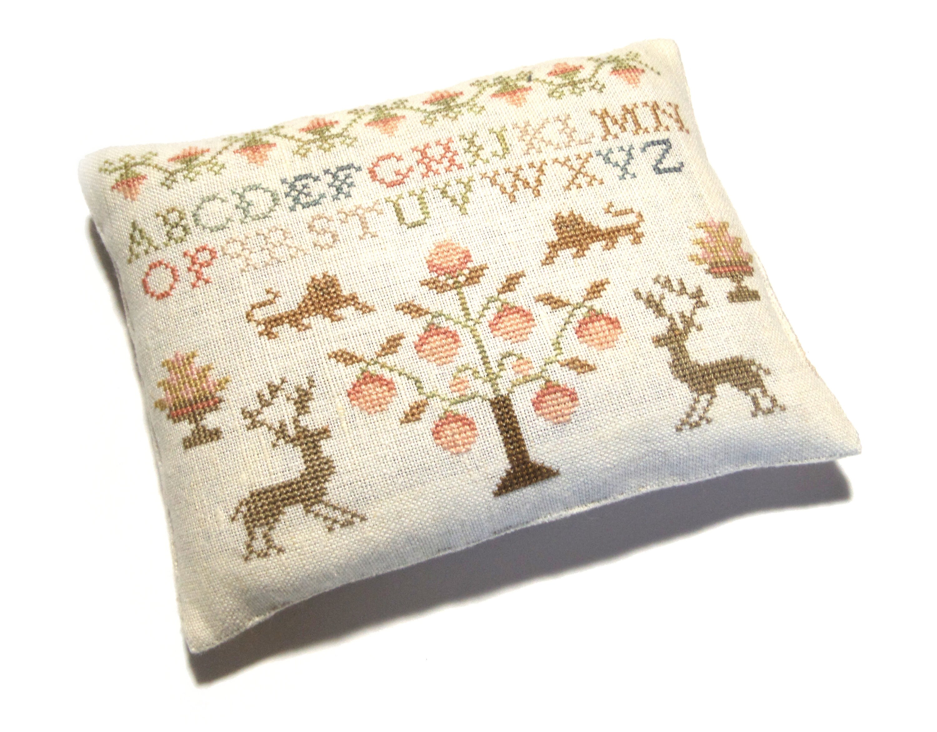 アントステラ　サンプラー（額） Floral Monochrome Cross Stitch Pattern Lace Cross Stitch