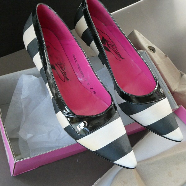 Vintage. UNWORN SIZE 7 Red or Dead Black and White Striped Shoes. BOXED Low Kitten Heel