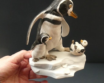 Cute BABY PENGUIN HATCHING Figurine Entitled Wow. Franklin Mint 1987. Perfect