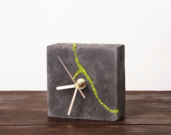 Minimalist, concrete desk clock with Scandinavian moss, Modern concrete clock, Square table clock, Home decoration