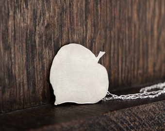 Handgemaakte zilveren lindebladketting - op de natuur geïnspireerde sieraden