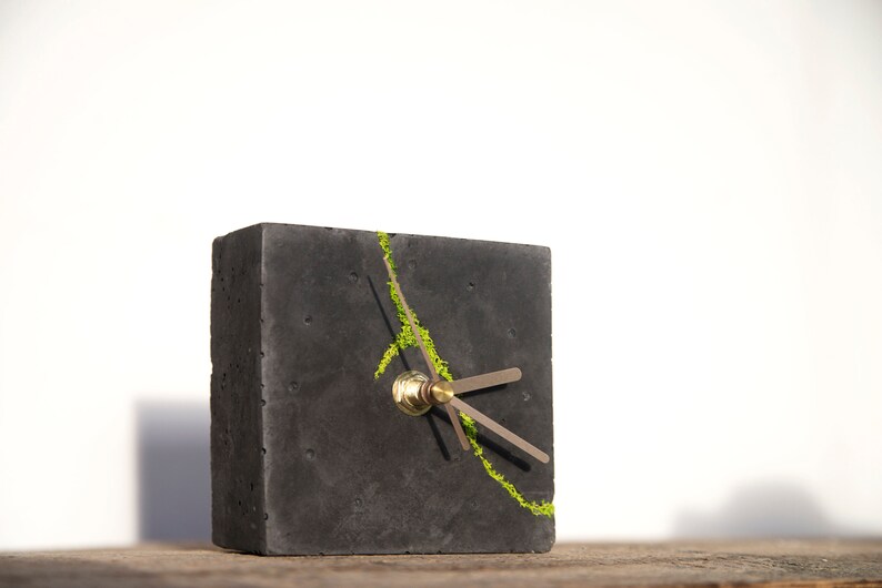 Minimalist concrete desk clock with Scandinavian moss | Modern concrete clock | Square table clock | Home decoration