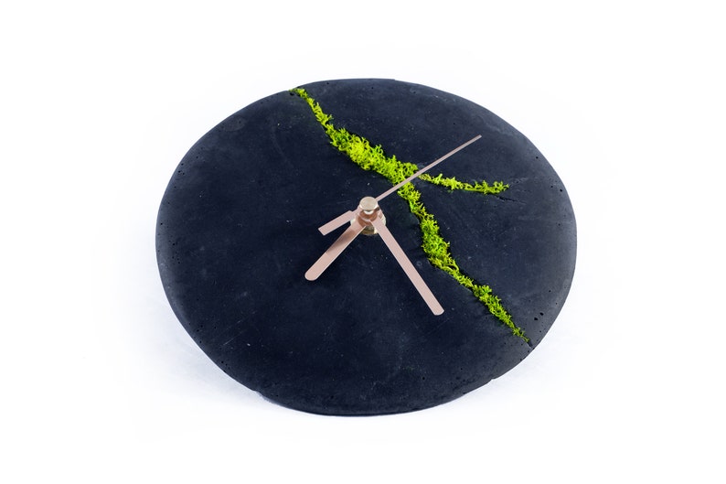 Minimalist, concrete, small wall clock with Scandinavian moss, Modern concrete clock, Round wall clock, Wall decoration image 3