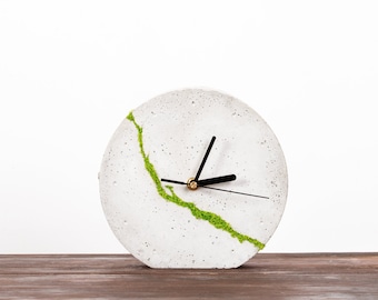 Minimalist, concrete desk /wall clock with Scandinavian moss, Modern concrete clock, Round table /wall clock, Home decoration