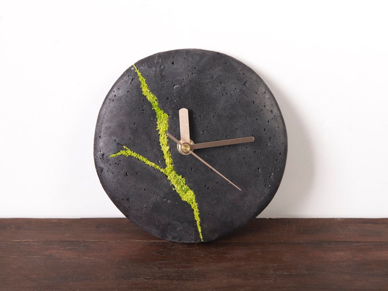 Minimalist, concrete, small wall clock with Scandinavian moss, Modern concrete clock, Round wall clock, Wall decoration image 1