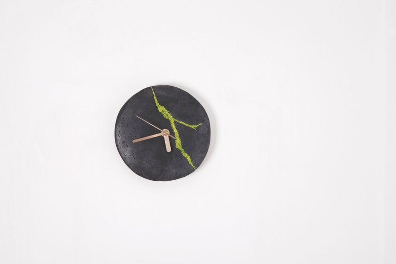 Minimalist, concrete, small wall clock with Scandinavian moss, Modern concrete clock, Round wall clock, Wall decoration image 5