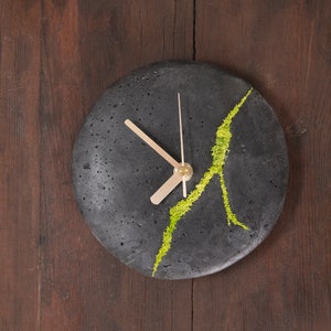 Minimalist, concrete, small wall clock with Scandinavian moss, Modern concrete clock, Round wall clock, Wall decoration image 6