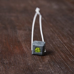 Geometric Concrete Pendant with Scandinavian Moss - Modern Minimalism