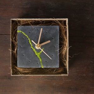 Minimalist concrete desk clock with Scandinavian moss | Modern concrete clock | Square table clock | Home decoration