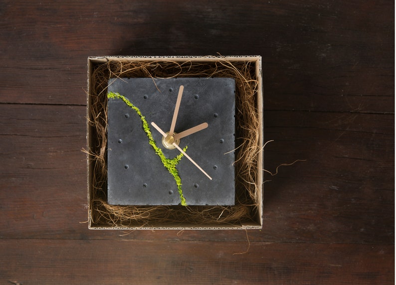 Minimalist concrete desk clock with Scandinavian moss | Modern concrete clock | Square table clock | Home decoration
