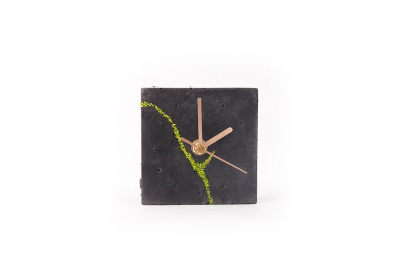 Minimalist concrete desk clock with Scandinavian moss | Modern concrete clock | Square table clock | Home decoration