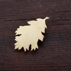 Whimsical Oak Leaf Brooch in Gold - Perfect Gift for Nature Lover