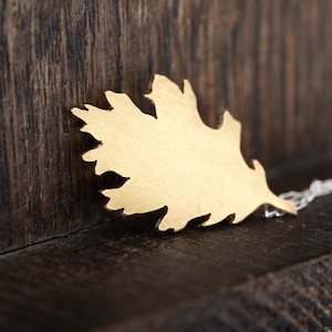 Nature-Inspired Oak Leaf Pendant - Handcrafted Beauty