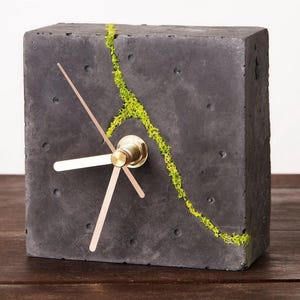 Minimalist concrete desk clock with Scandinavian moss | Modern concrete clock | Square table clock | Home decoration