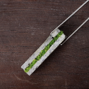 Geometric Moss Necklace: Modern Urban Jewelry for Nature Lovers
