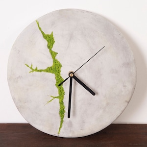 Round Concrete Wall Clock with Moss, Minimalist Scandinavian Decor, Handmade Modern Wall Art
