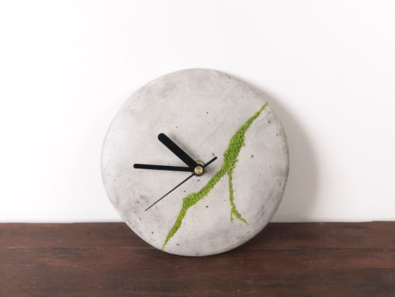 Concrete Wall Clock with Moss, Small Round Minimalist Clock, Handmade Nature Decor