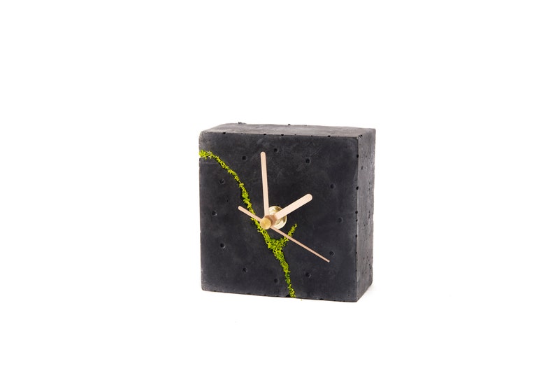 Minimalist concrete desk clock with Scandinavian moss | Modern concrete clock | Square table clock | Home decoration