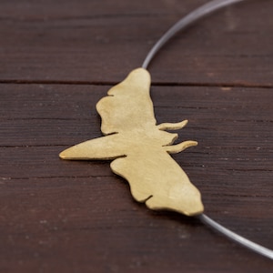 Collana elegante con falena in oro - Gioielli ispirati alla natura
