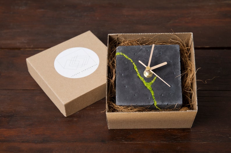 Minimalist concrete desk clock with Scandinavian moss | Modern concrete clock | Square table clock | Home decoration