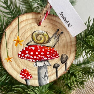 Decorazione natalizia a forma di lumaca dipinta a mano: decorazione natalizia divertente