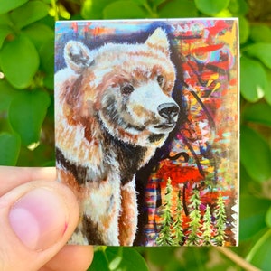 Grizzly Bear Vinyl Sticker: Wildlife Art Decal (2.5 x 2&quot;)