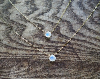 Tiny HEART MOONSTONE ketting in sterling zilver, goud gevuld of rose goud gevuld • juni birthstone • Valentijnsdag cadeau