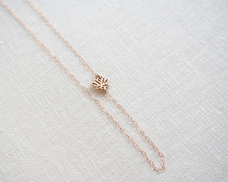 Rose Gold SIDEWAYS LOTUS Necklace Rose Gold Lotus Necklace Dainty Rose Gold Necklace Dainty Lotus Necklace imagem 2