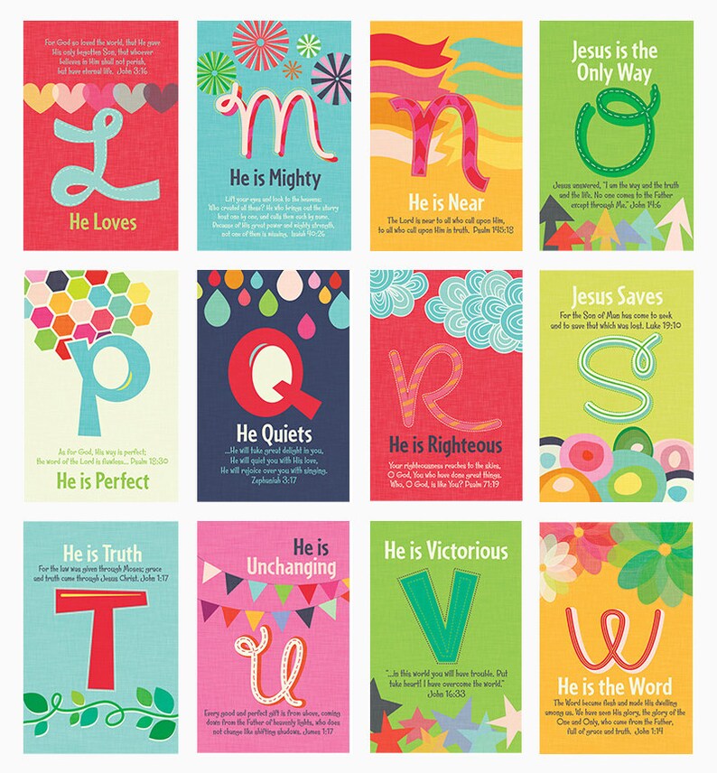K&ouml;nnte beinhalten: Buntfarbene Alphabet-Flashcards mit jeweils einem anderen Buchstaben und einem Bibelvers. Die Buchstaben sind stilisiert und von bunten Designs umgeben. Die Verse handeln von Gottes Liebe, Macht und Wahrheit.