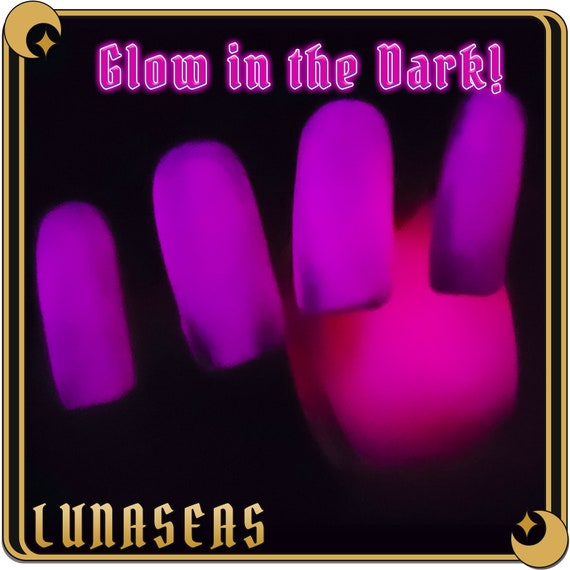 Bioluminescence Hot Pink - Glow in the Dark Nail Polish Top Coat - UV Keychain included