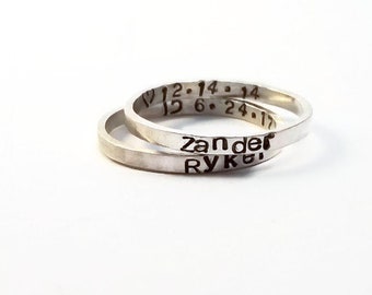 2mm doppelseitig Stempel, 3mm Stein, handgestempelt Ring, Skalenring, Mütter Ring, personalisierte Ring, Namensring, Geburtsdatum Ring, Birthstone Ring