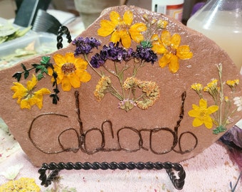 Colorado Sign on Colorado Red Flagstone in Easel with Real Pressed Flowers, Colorado Wildflowers on Flagstone with Rustic Colorado Sign