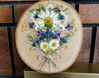 Seven Inch Real Pressed Flower Bouquet on Slice of Natural Birch, Pressed Flowers on Hanging Birch Round, White Daisy Bouquet on Wood