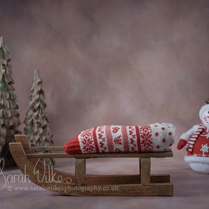 Newborn Christmas Digital Backdrop - Sledge & Snowman
