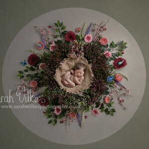 Newborn Digital Backdrop - Green Circle Heather Flower Wreath
